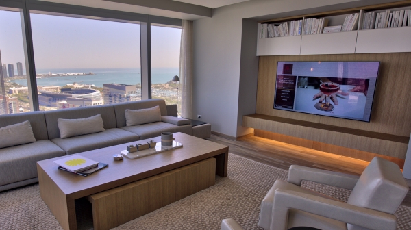 'LG 올레드 호텔 TV'가 객실에 설치되어 있다.