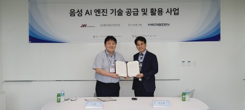 JW 엔터테인먼트와 미디어젠이 음성 AI 엔진 활용 사업 확대를 위한 업무 협약을 맺었다.