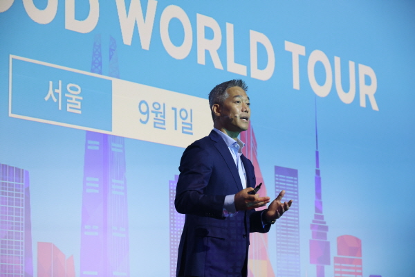 강형준 스노우플레이크 한국 지사장이 1일 열린 ‘데이터 클라우드 월드 투어, 서울’에서 발표하고 있다.