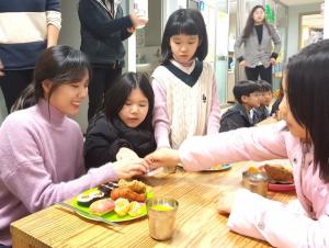 [포토]안랩, 판교 지역아동센터서 ‘새학기 맞이 파티’ 봉사활동 진행